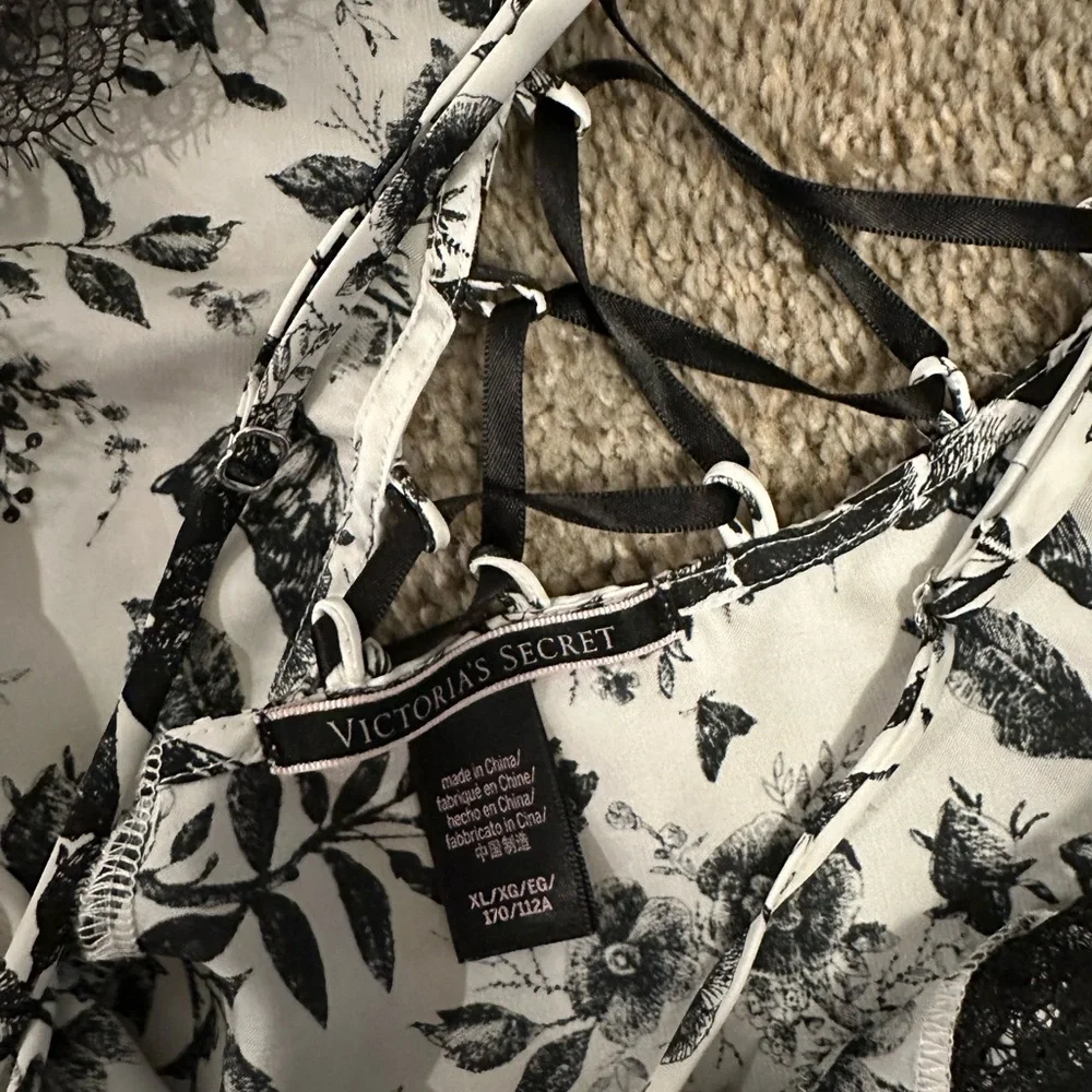 VS Silk Sleepset - Black and white floral print - Picture 4 of 5
